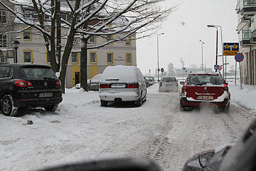 Ciasny zakrt na Placu Sowiaskim. Kierowcy: Kto to wymyli?!