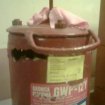 Dziurawa ganica w (zalanym) szpitalu