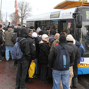Tymczasowa komunikacja autobusowa bdzie jedzia take w nocy. Zobacz film!