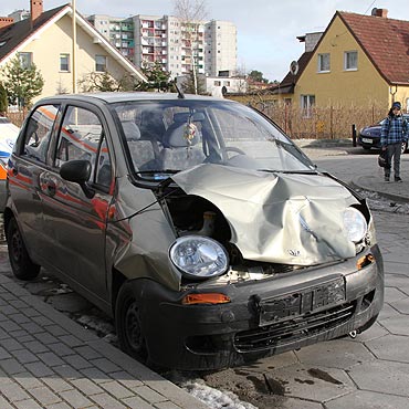 Dwa auta zderzyły się na skrzyżowaniu. Ford wymusił