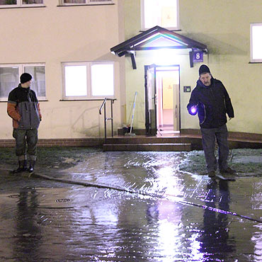 Woda laa si strumieniami. Zobacz film!
