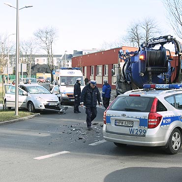 Renault zderzy si z beczkowozem ZWiK-u