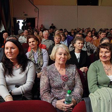45 – lecie Klubu Literackiego „Na Wyspie” Z muzyk, piosenk i tortem. Zobacz filmy i zdjcia!