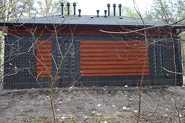 Załatwiają potrzeby za toaletą