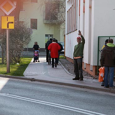 W  miejscu cieki rowerowej na ulicy Daszyskiego powinien by chodnik - uwaa mieszkaniec  miasta.
