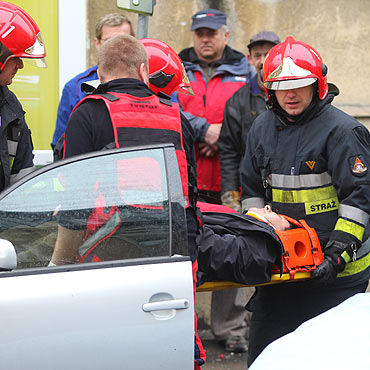 Kolizja czterech aut. Kierowca opla nie zatrzyma si na „stopie”