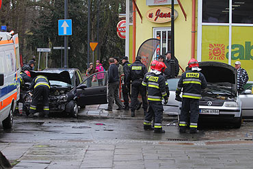 Kolizja czterech aut. Kierowca opla nie zatrzyma si na „stopie”