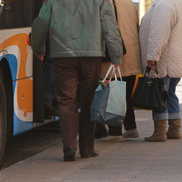 Kontroler biletw obrazi kobiet z dziemi i wyudzi mandat! 