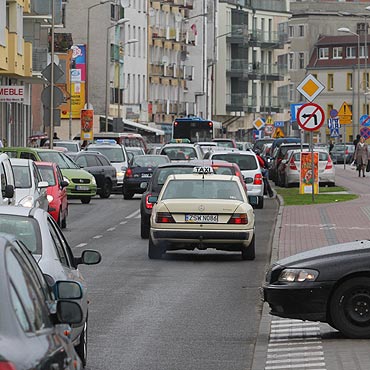 „Kongo” na Daszyńskiego. Gigantyczna kolejka blokuje całą ulicę