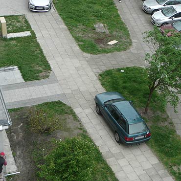 Przyjezdni parkują, jak chcą