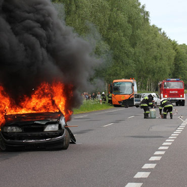 Pożar i wypadek autokaru z kibicami. Zobacz zdjęcia!