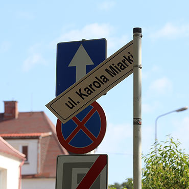 Zdewastowali drogowskazy wzdu Wojska Polskiego