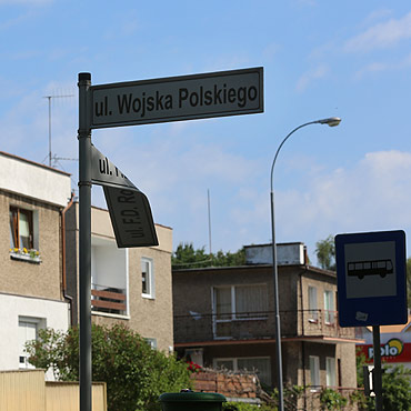 Zdewastowali drogowskazy wzdu Wojska Polskiego