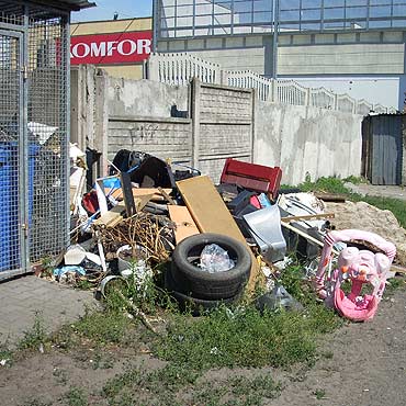 Podrzucaj sterty mieci. Mieszkacy obawiaj si szczurw