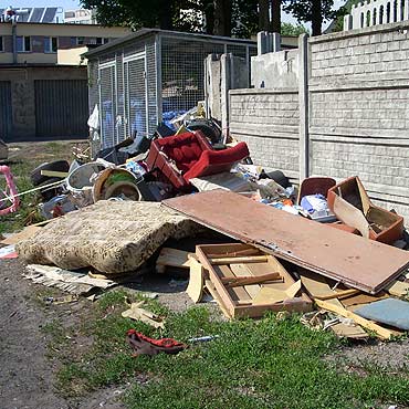 Podrzucaj sterty mieci. Mieszkacy obawiaj si szczurw