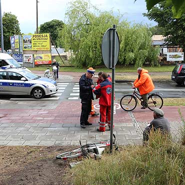 Potrcenie rowerzysty? Mczyzna twierdzi, e si wywrci