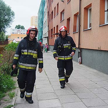 Mae dziecko chodzio po parapecie. Interweniowali straacy