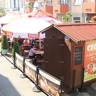 Ukradli piwo z ogrdka pizzerii. Zostali zatrzymani