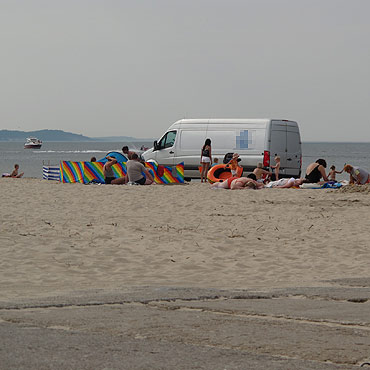 Jeżdżą po plaży