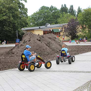 Przekopali trawnik w miejscu gdzie stał główny namiot Karuzeli Cooltury