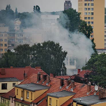 Bezdomni zrobili sobie „ognisko”. Interweniowali straacy
