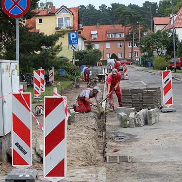 Na Kochanowskiego wymieniaj chodnik. Na remont ulicy trzeba poczeka 