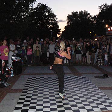 „Fama” rozgrzewa promenad