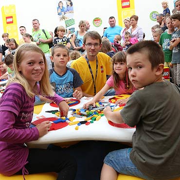 Wielkie budowanie z klockw LEGO. Zobacz film!