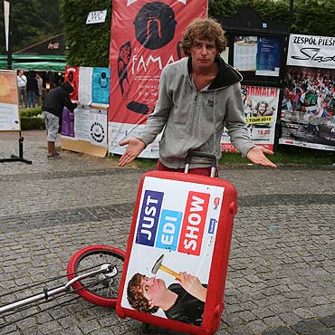 Show podczas wystpu ulicznego to jego sposb na ycie 