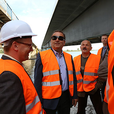 Wykonawca mostu uspokaja radnych. Zobacz film!