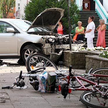 Kierujcy toyot wjecha na chodnik. S ranni