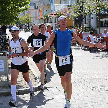 XXXIII Maraton Uznamski. 300 biegaczy na trasie. Zobacz film i fotogaleri!