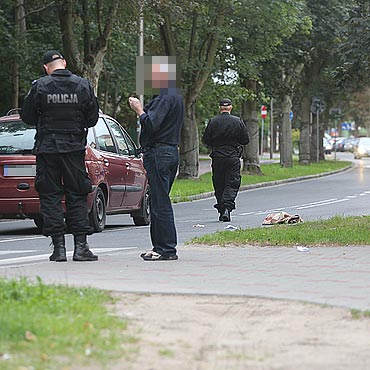 Rowerzysta potrcony przez samochd