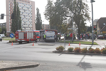 Nie wyrobi na zakrcie. ci znak, sygnalizator i potrci rowerzystk