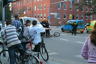 Wjechał na „zebrę” pomimo czerwonego światła