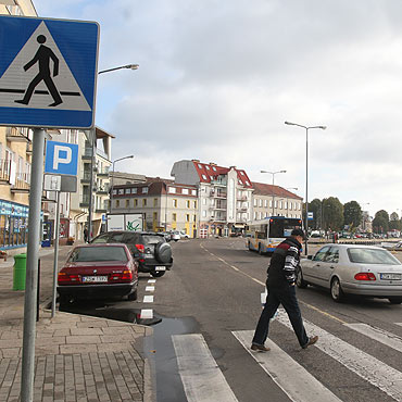 Wymalowali poziome oznakowanie, postawili nakaz parkowania rwnolegego