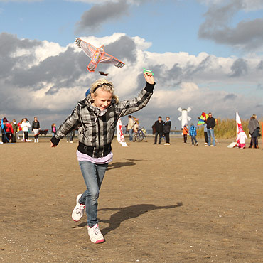 Puszczali latawce nad świnoujską plażą