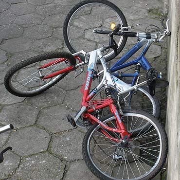 Zdewastowali rowery pod okiem kamery. Pozostan bezkarni?