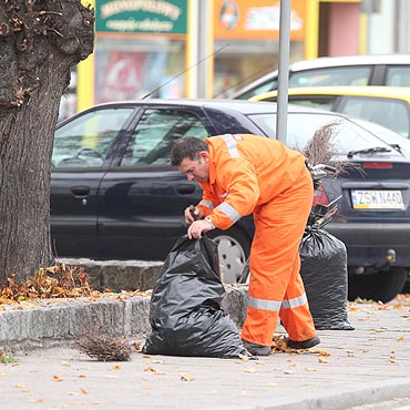 Zmiataj licie z chodnikw