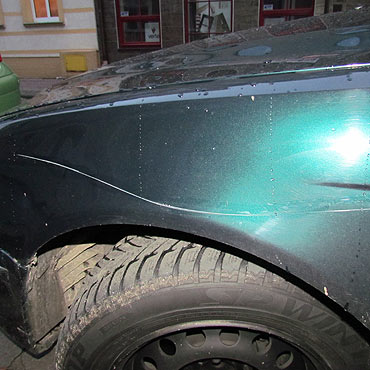 Skopali i porysowali 13 samochodw. Wyrzdzili szkody na ponad 17 tys. zotych!