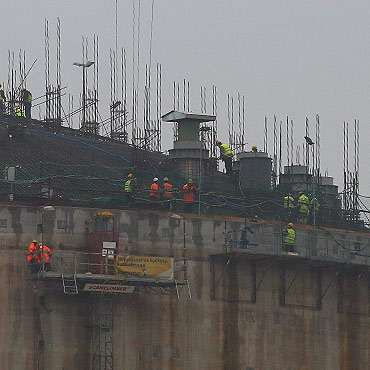 Bardzo trudna operacja na budowie terminalu LNG