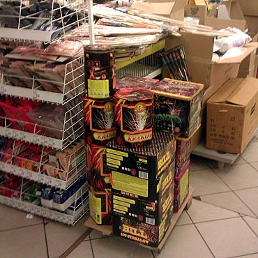Materiały pirotechniczne oferowane bez nadzoru