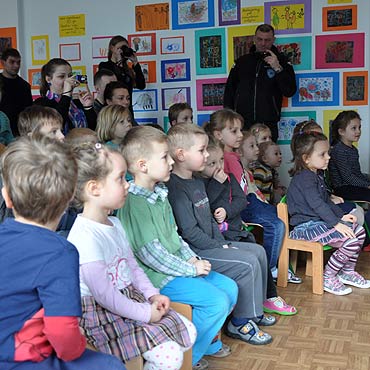 Poprzebierani rodzice rozśmieszyli przedszkolaków