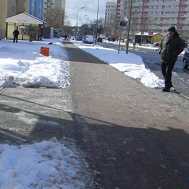 Odnieaj cieki dla rowerw, a chodniki zasypane