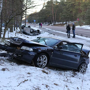 Auta dachoway na Karsiborskiej. <br>Dwie osoby w szpitalu