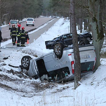 Auta dachoway na Karsiborskiej. <br>Dwie osoby w szpitalu
