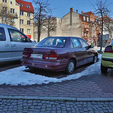 Porzucone auto w centrum miasta?