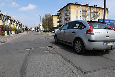 Wielka wyrwa w jezdni na Markiewicza 
