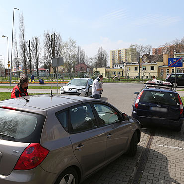 Nie wyhamował na czerwonym. Uderzył w forda