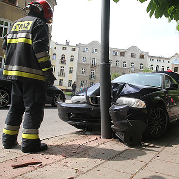 18-latek roztrzaska bmw na supie. Kierowa bez uprawnie